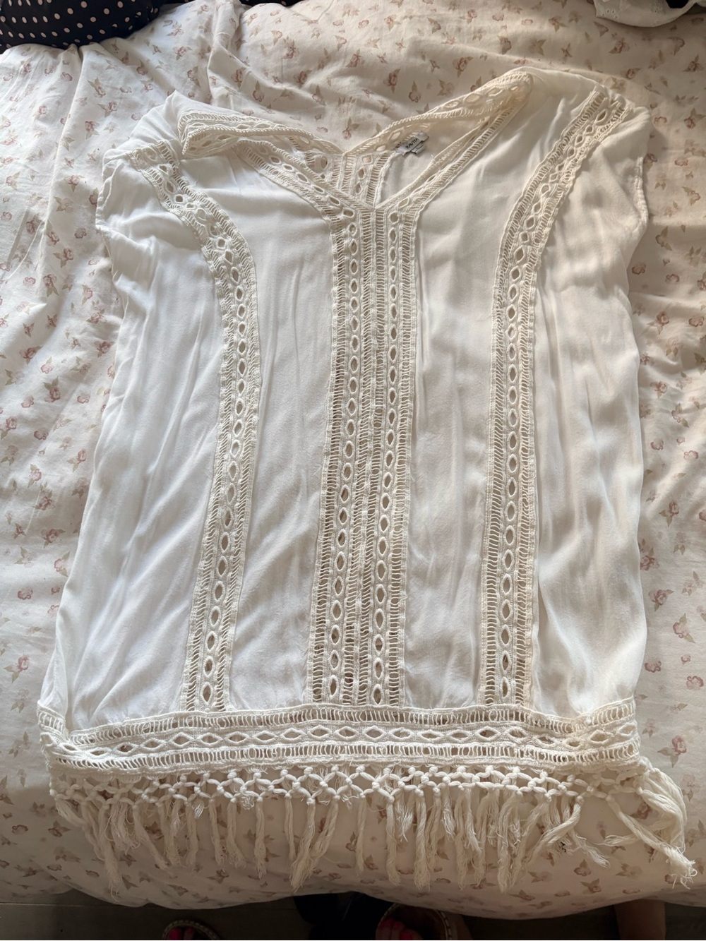 Raviya White Crochet-Trim V-Neck Fringe Swim Coverup